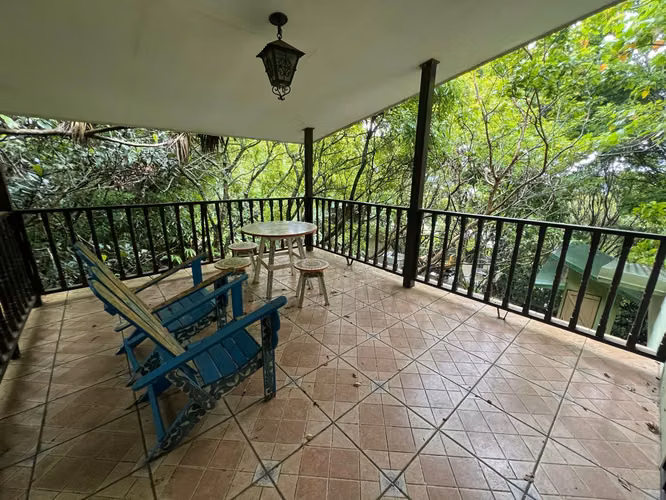 Propiedad de montaña, 1 ha, 2 construcciones, naturaleza y vistas