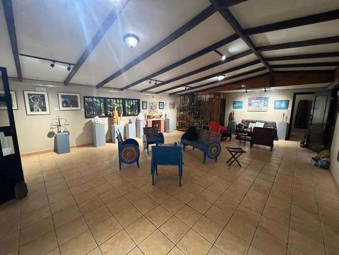 Propiedad de montaña, 1 ha, 2 construcciones, naturaleza y vistas