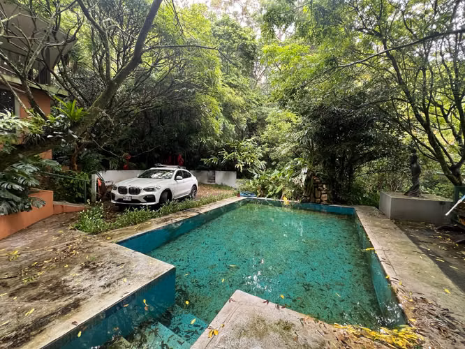 Propiedad de montaña, 1 ha, 2 construcciones, naturaleza y vistas