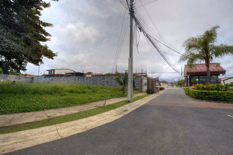 Venta de lote Comercial en la Guácima de Alajuela - Imagen 2