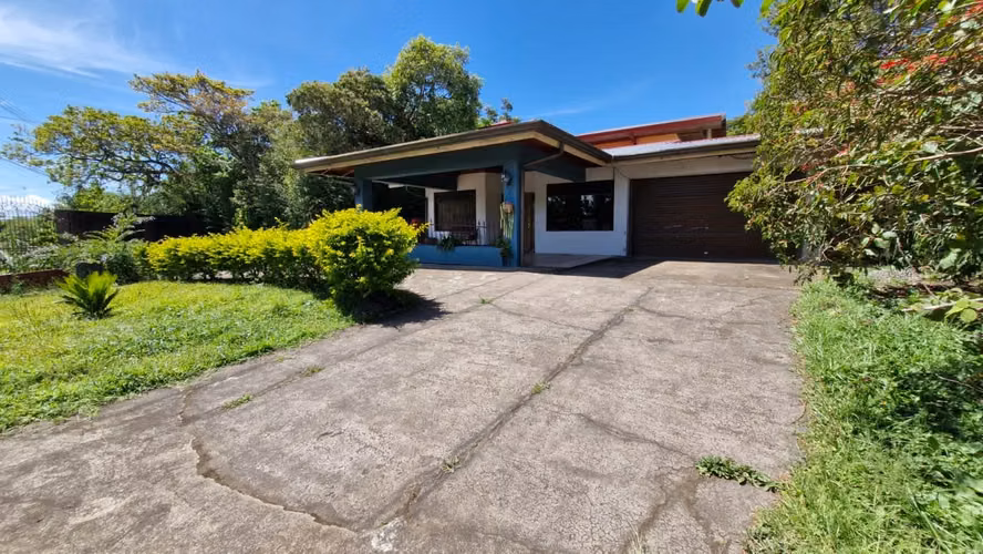 SPACIOUS HOUSE FOR SALE – Los Ángeles, San Rafael, Heredia