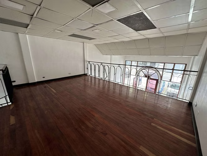ALQUILER de Local Comercial en Paseo Colón - Imagen 7