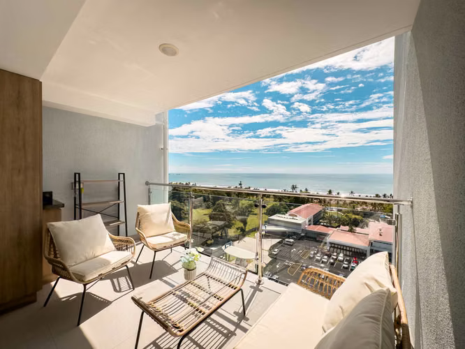 Apartamentos Amoblados en Torre Premium en Jacó, Vista al Mar