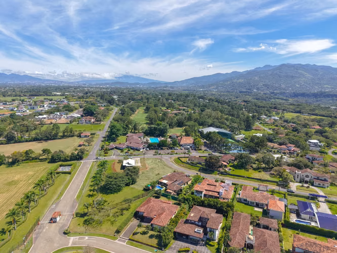 En venta – Lote en Condominio Las Vueltas, Los Reyes . La Guacima - Imagen 3