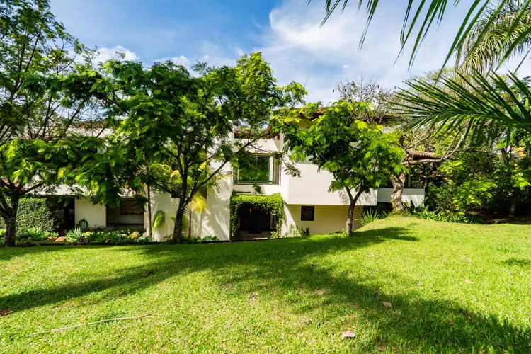 Finca de Lujo en La Guácima | 1 Ha, 7 Habitaciones, Piscina, Ranchos y Privacidad Total - Imagen 13