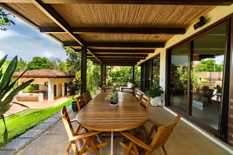 Finca de Lujo en La Guácima | 1 Ha, 7 Habitaciones, Piscina, Ranchos y Privacidad Total - Imagen 15