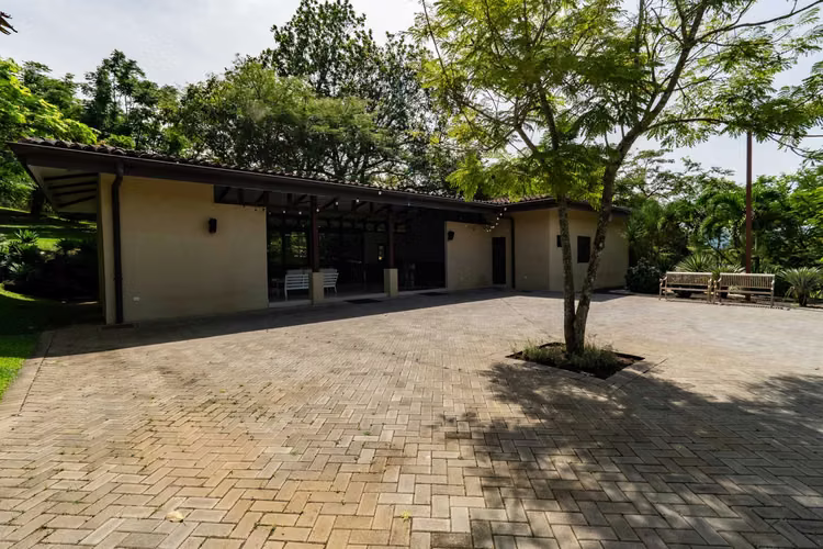 Finca de Lujo en La Guácima | 1 Ha, 7 Habitaciones, Piscina, Ranchos y Privacidad Total - Imagen 19