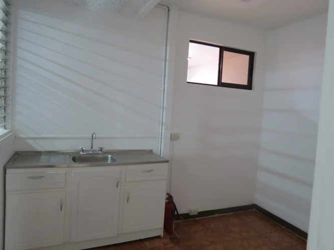 EN VENTA – EDIFICIO DE APARTAMENTOS  – SABANA OESTE