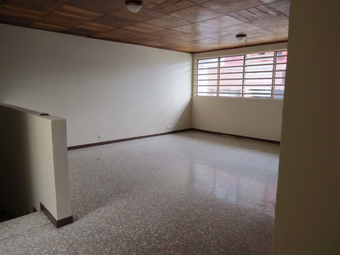 EN VENTA – EDIFICIO DE APARTAMENTOS  – SABANA OESTE