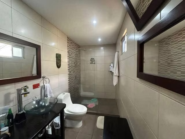 Venta de edificio en Anselmo Llorente Tibás
