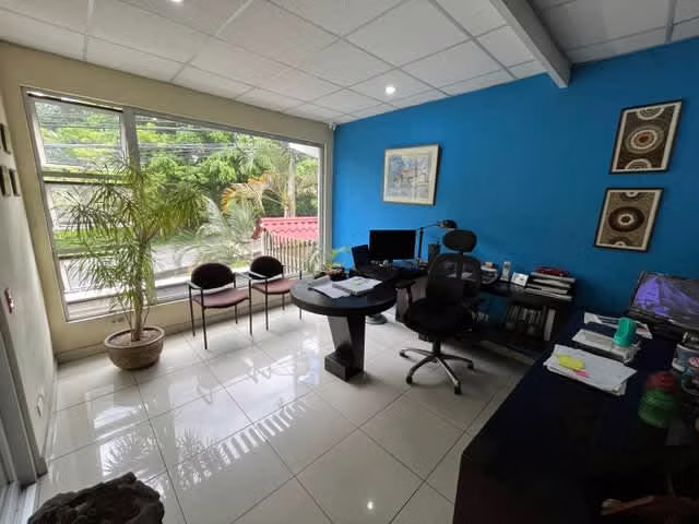 Venta de edificio en Anselmo Llorente Tibás