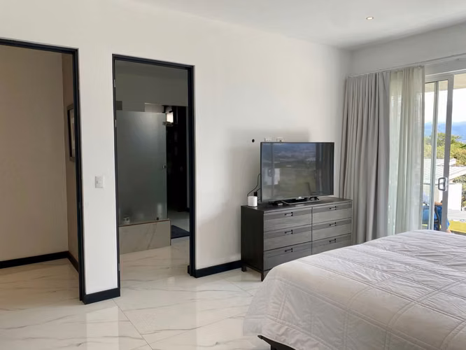 Espaciosa Casa en Condominio en Escazú