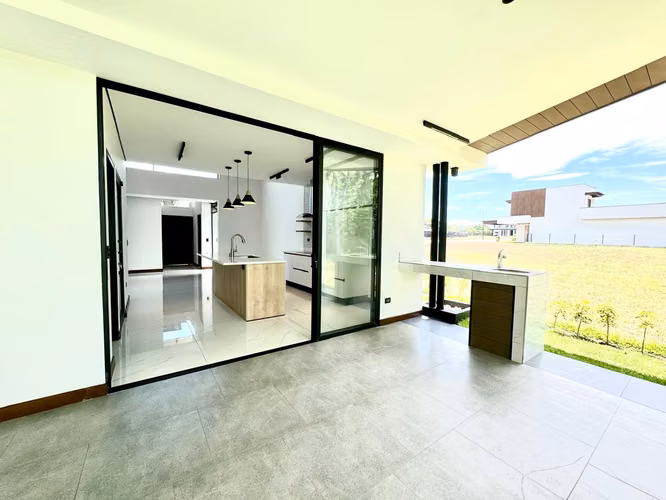 CASA DE UNA PLANTA EN CONDOMINIO - Imagen 4
