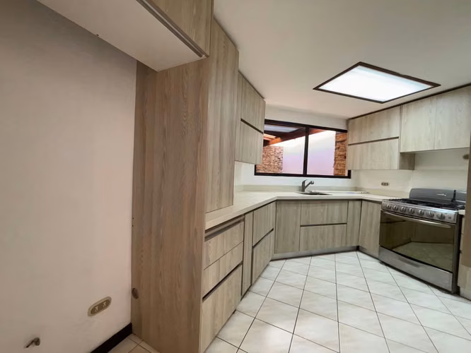 VENTA O ALQUILER DE CASA EN CONDOMINIO BONAIRE - ESCAZU - Imagen 20