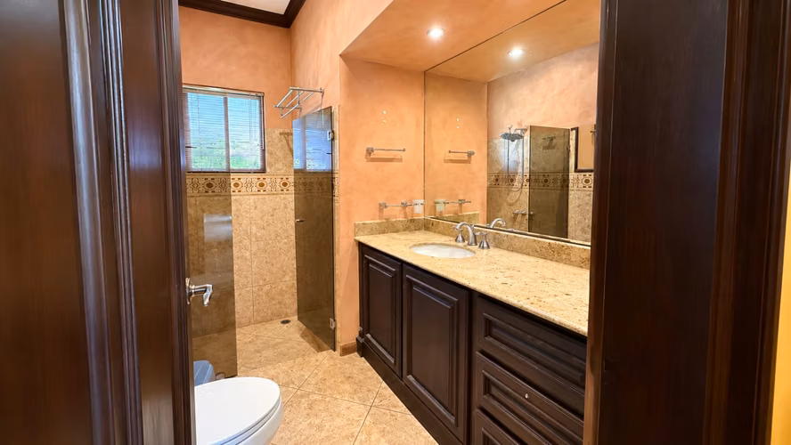 Venta Casa en Heredia Belén La Cañada | Piscina, Jardín y Casa de Huéspedes - Imagen 23