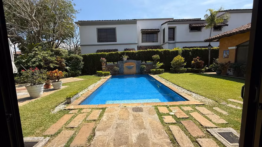 Venta Casa en Heredia Belén La Cañada | Piscina, Jardín y Casa de Huéspedes - Imagen 39