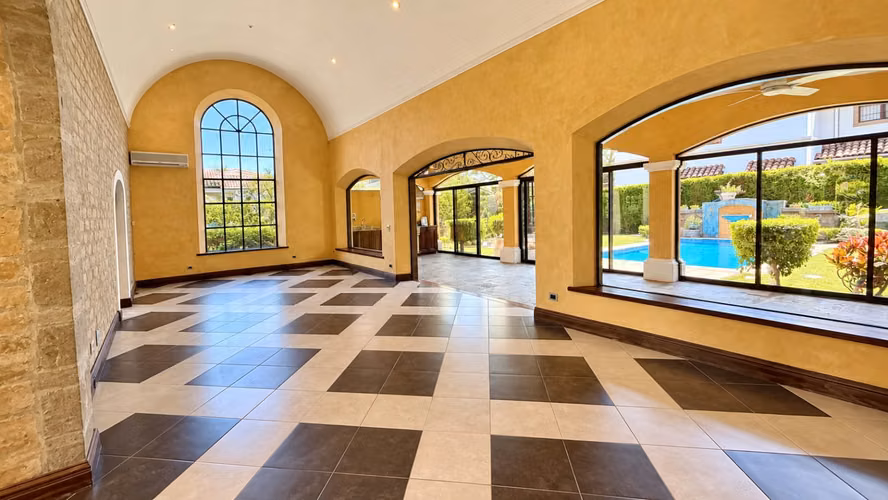 Venta Casa en Heredia Belén La Cañada | Piscina, Jardín y Casa de Huéspedes - Imagen 5