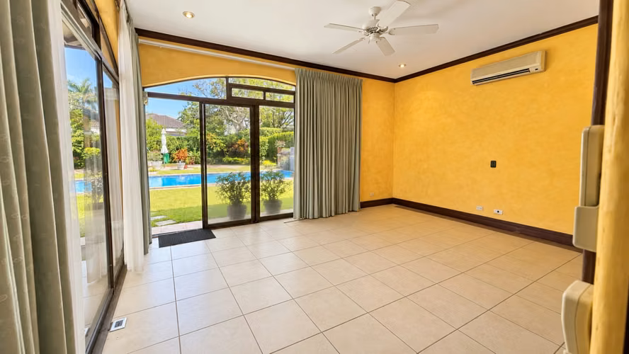 Venta Casa en Heredia Belén La Cañada | Piscina, Jardín y Casa de Huéspedes - Imagen 19