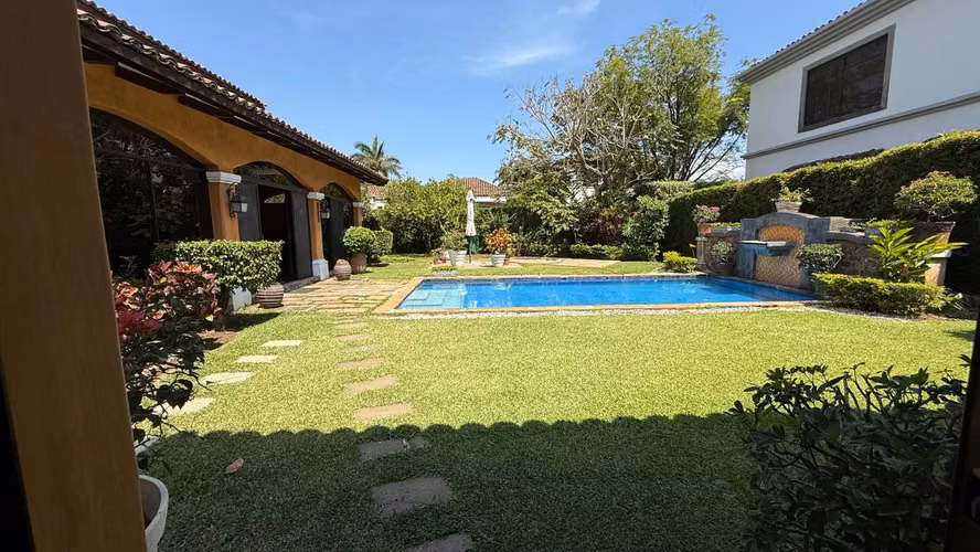 Venta Casa en Heredia Belén La Cañada | Piscina, Jardín y Casa de Huéspedes - Imagen 37