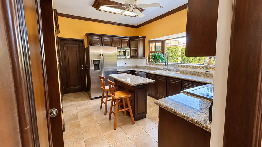 Venta Casa en Heredia Belén La Cañada | Piscina, Jardín y Casa de Huéspedes - Imagen 9
