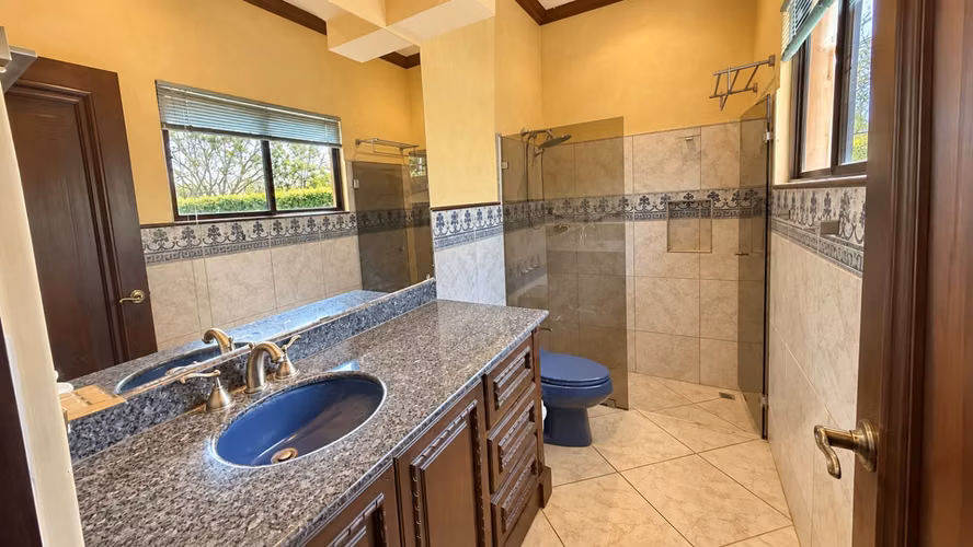 Venta Casa en Heredia Belén La Cañada | Piscina, Jardín y Casa de Huéspedes - Imagen 31