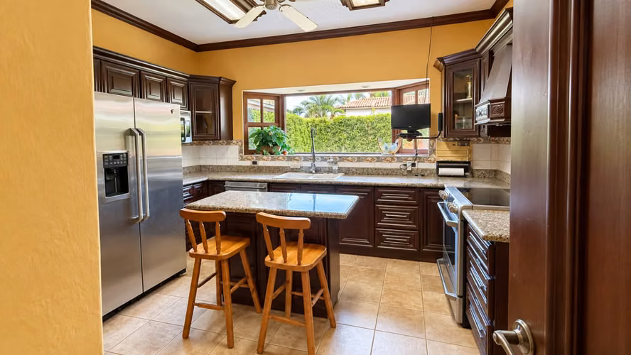 Venta Casa en Heredia Belén La Cañada | Piscina, Jardín y Casa de Huéspedes - Imagen 11