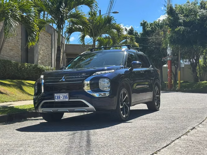 MITSUBISHI OUTLANDER GT
