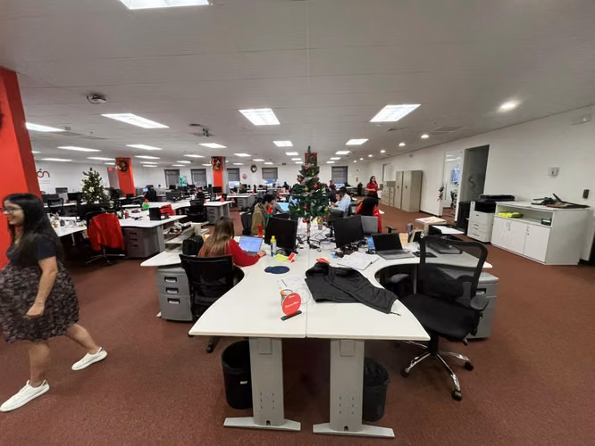Oficina Premium en Tibás – 1,216 m² totalmente equipada - Imagen 3