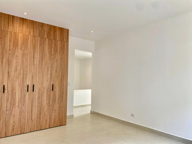 Rebajada - Casa Moderna con Vista en Condominio 2370 Lomas