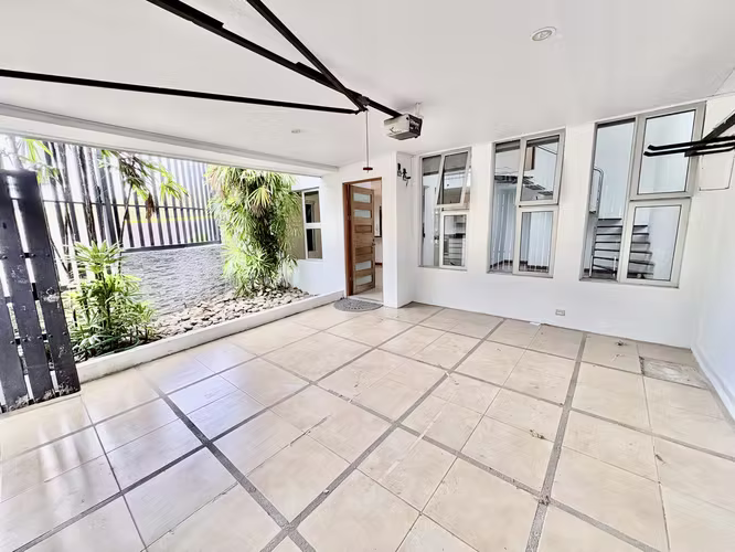 ALTOS DEL HORIZONTE! CASA ESQUINERA INDEPENDIENTE DE 3 HAB + 2.5 BAÑOS Y JARDIN