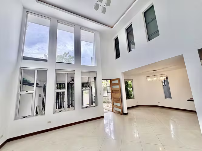 ALTOS DEL HORIZONTE! CASA ESQUINERA INDEPENDIENTE DE 3 HAB + 2.5 BAÑOS Y JARDIN