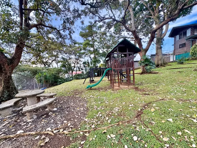 ALTOS DEL HORIZONTE! CASA ESQUINERA INDEPENDIENTE DE 3 HAB + 2.5 BAÑOS Y JARDIN