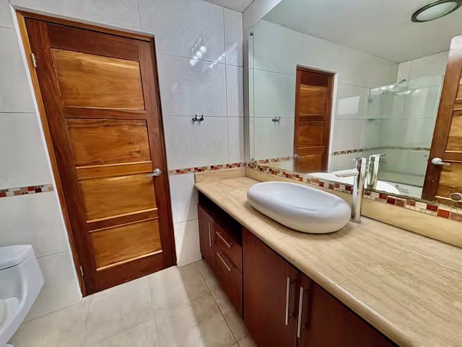 ALTOS DEL HORIZONTE! CASA ESQUINERA INDEPENDIENTE DE 3 HAB + 2.5 BAÑOS Y JARDIN