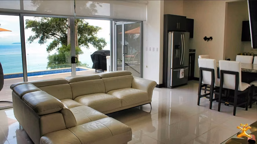 Venta de Casa de Playa Puntarenas Punta Leona | Frente al Mar | Lista para Habitar REBAJADA