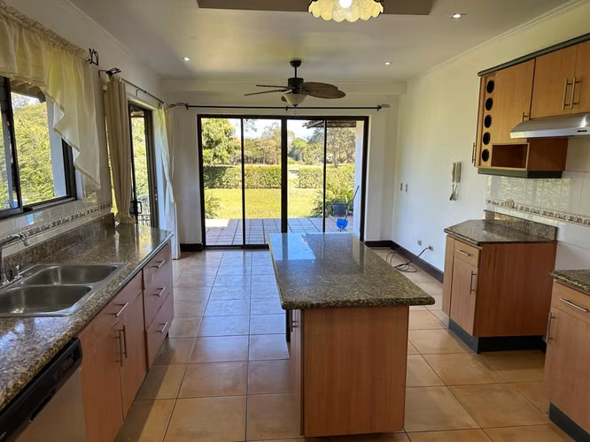 Venta de casa en Residencial Parque Valle del Sol, Lindora Pozos Santa Ana - Imagen 6
