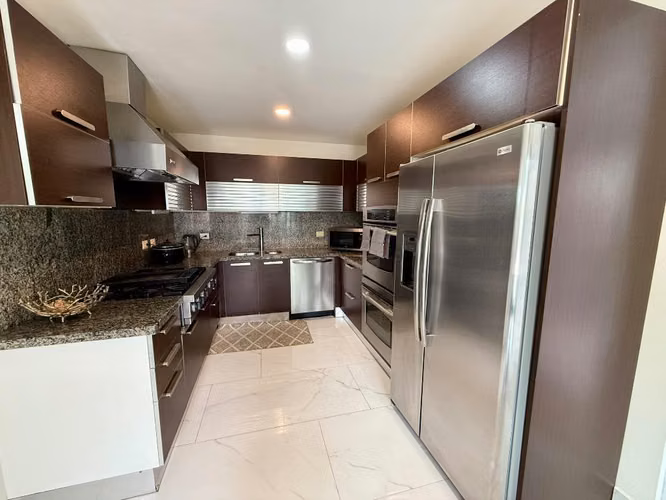 Casa con Piscina Privada en Santa Ana Centro – 4 Dormitorios