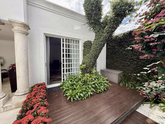Casa con Piscina Privada en Santa Ana Centro – 4 Dormitorios