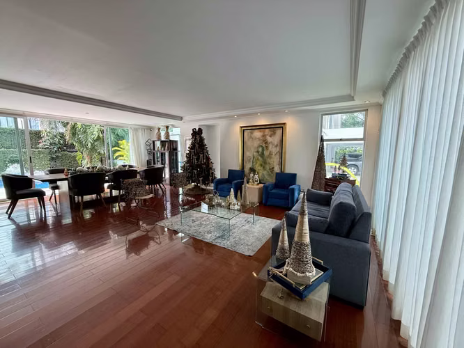 Casa con Piscina Privada en Santa Ana Centro – 4 Dormitorios
