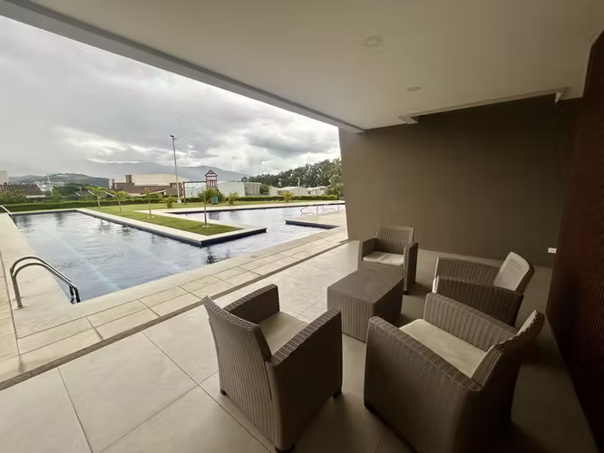 Se Alquila Casa como Nueva en Condominio Hacienda El Cafeto, Ribera de Belén - Imagen 2