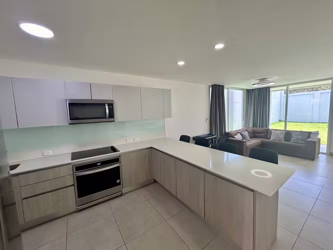 ALQUILER CASA CON PATIO GRANDE 4 HAB + SALA DE TV, 2.5 BA, 3 PARQ,  CONDOMINIO LA ARBOLEDA, BELEN. - Imagen 10