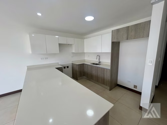 Se Alquila Casa como Nueva en Condominio Hacienda El Cafeto, Ribera de Belén - Imagen 7