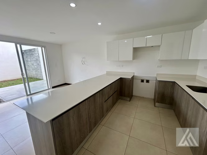 Se Alquila Casa como Nueva en Condominio Hacienda El Cafeto, Ribera de Belén - Imagen 8