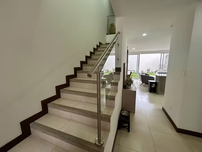 Se Alquila Casa como Nueva en Condominio Hacienda El Cafeto, Ribera de Belén - Imagen 4