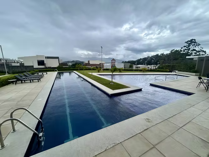 Se Alquila Casa como Nueva en Condominio Hacienda El Cafeto, Ribera de Belén - Imagen 9