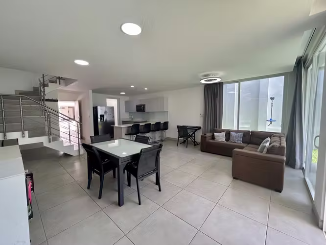 ALQUILER CASA CON PATIO GRANDE 4 HAB + SALA DE TV, 2.5 BA, 3 PARQ,  CONDOMINIO LA ARBOLEDA, BELEN. - Imagen 6