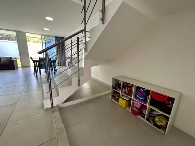 ALQUILER CASA CON PATIO GRANDE 4 HAB + SALA DE TV, 2.5 BA, 3 PARQ,  CONDOMINIO LA ARBOLEDA, BELEN. - Imagen 2