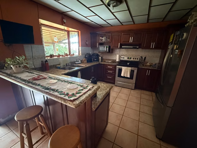 Venta casa de 4 habitaciones en San Francisco de Coronado