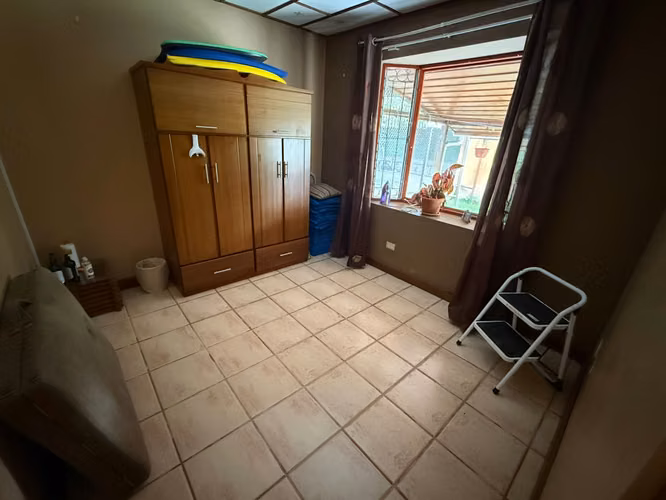 Venta casa de 4 habitaciones en San Francisco de Coronado