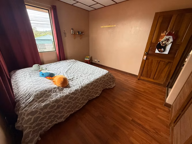 Venta casa de 4 habitaciones en San Francisco de Coronado