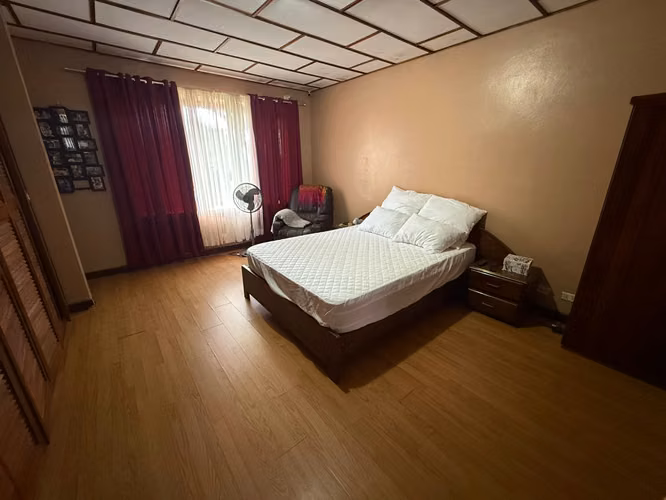 Venta casa de 4 habitaciones en San Francisco de Coronado